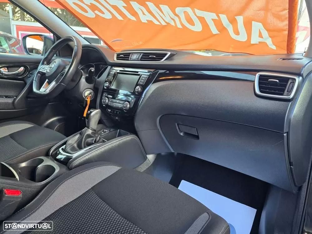 Nissan Qashqai 1.3 DIG-T N-Connecta Xtronic - 17
