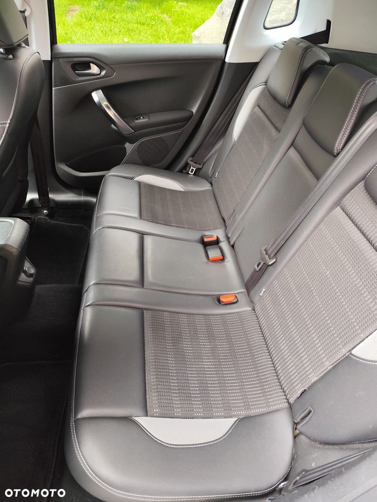 Peugeot 2008 1.6 e-HDi Allure S&S - 15