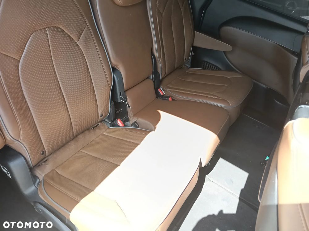 Chrysler Pacifica - 11