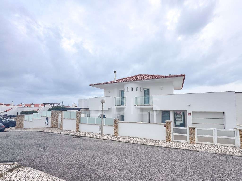 Moradia geminada T5+1 na Ericeira, renovada e próxima do mar - Grande imagem: 2/50