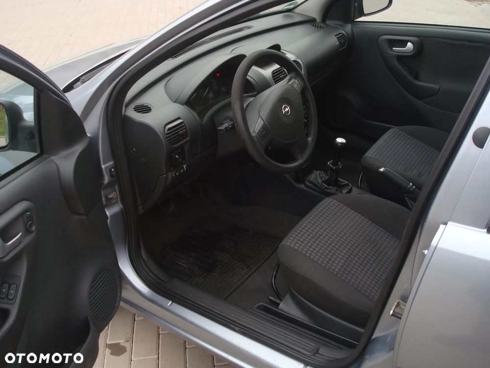 Opel Corsa 1.4 16V Cosmo - 27