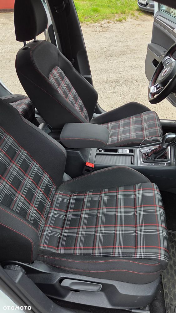 Volkswagen Golf - 19