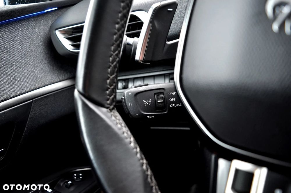 Peugeot 3008 1.2 PureTech Allure S&S EAT8 - 37