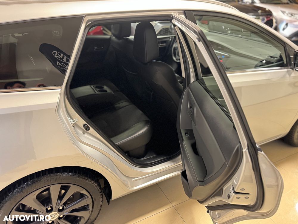 Toyota Auris 1.8 L VVT-i Sol + - 13