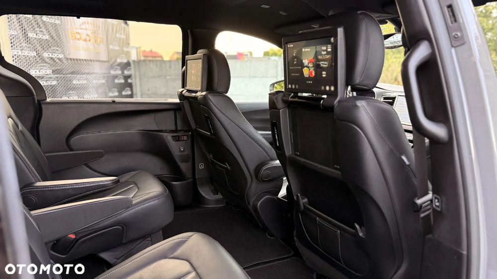 Chrysler Pacifica - 23