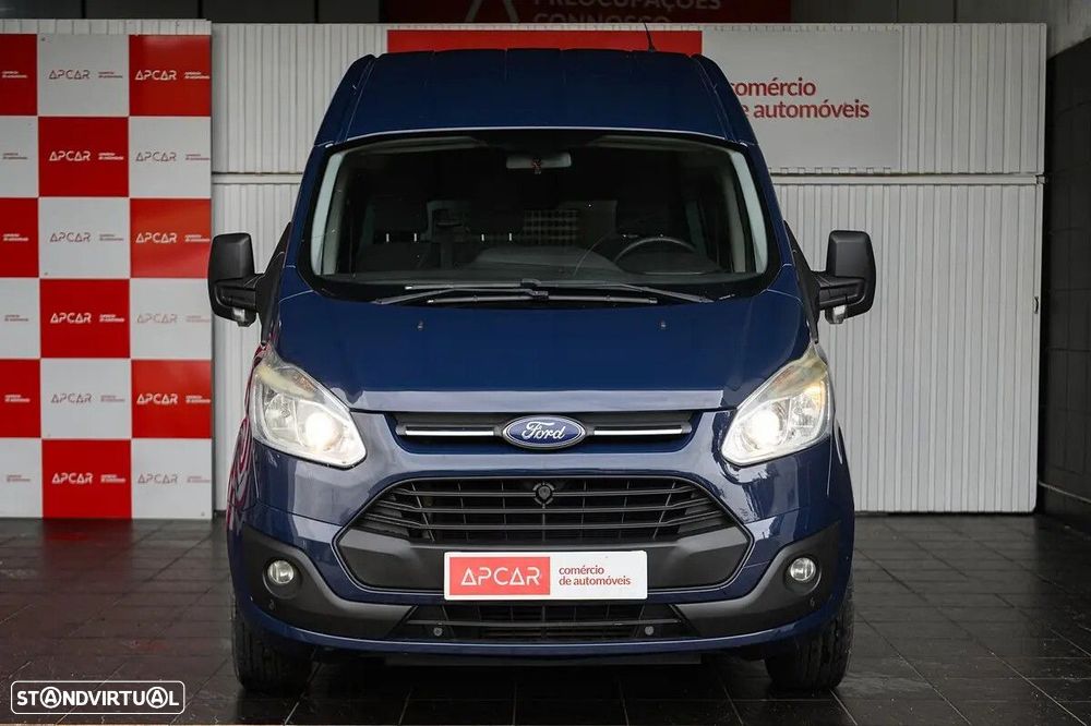 Ford Transit Custom Adaptada p/ 3 cadeiras de rodas - 8