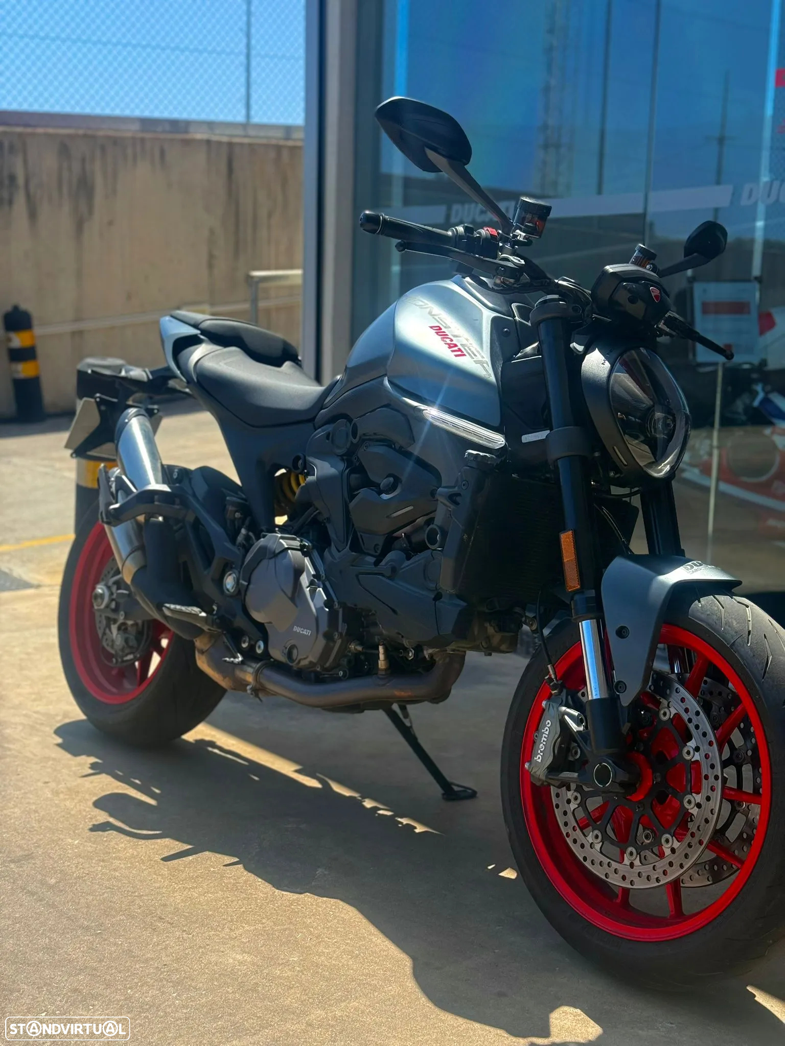 Ducati Monster 937 - 2