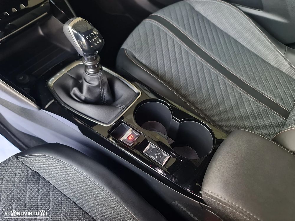 Peugeot 2008 1.2 PureTech Allure Pack - 32