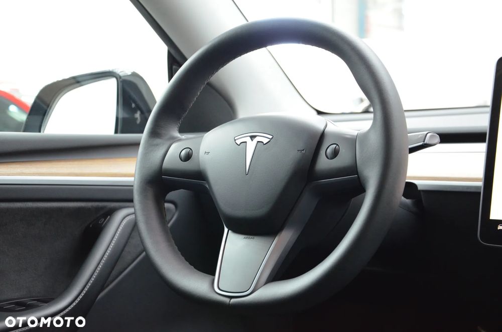 Tesla Model Y Long Range Dual Motor AWD - 17