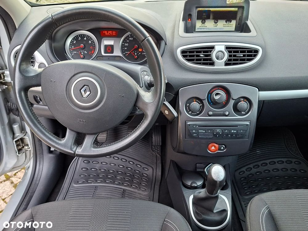 Renault Clio 1.2 16V 75 Night and Day - 21