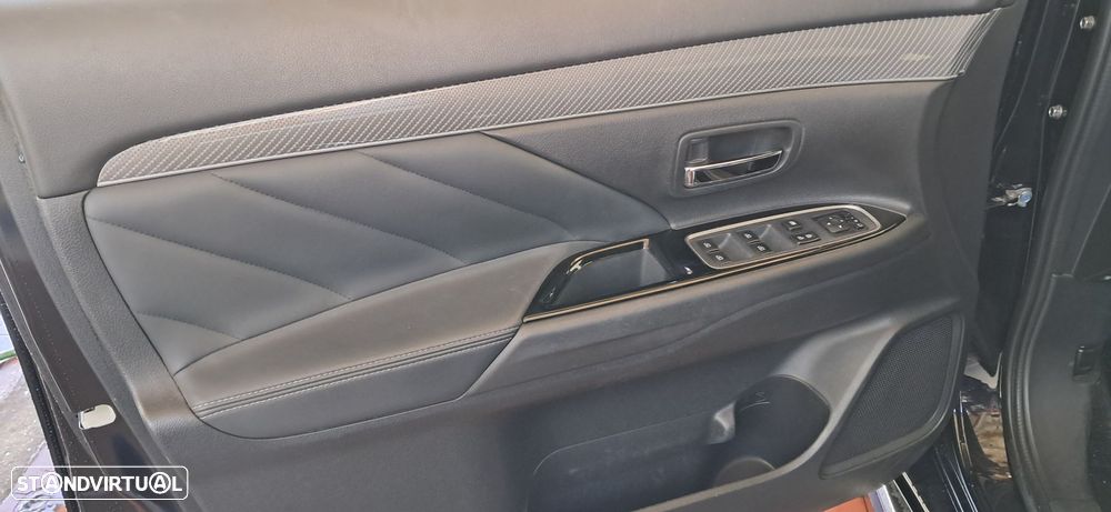 Mitsubishi Outlander - 4