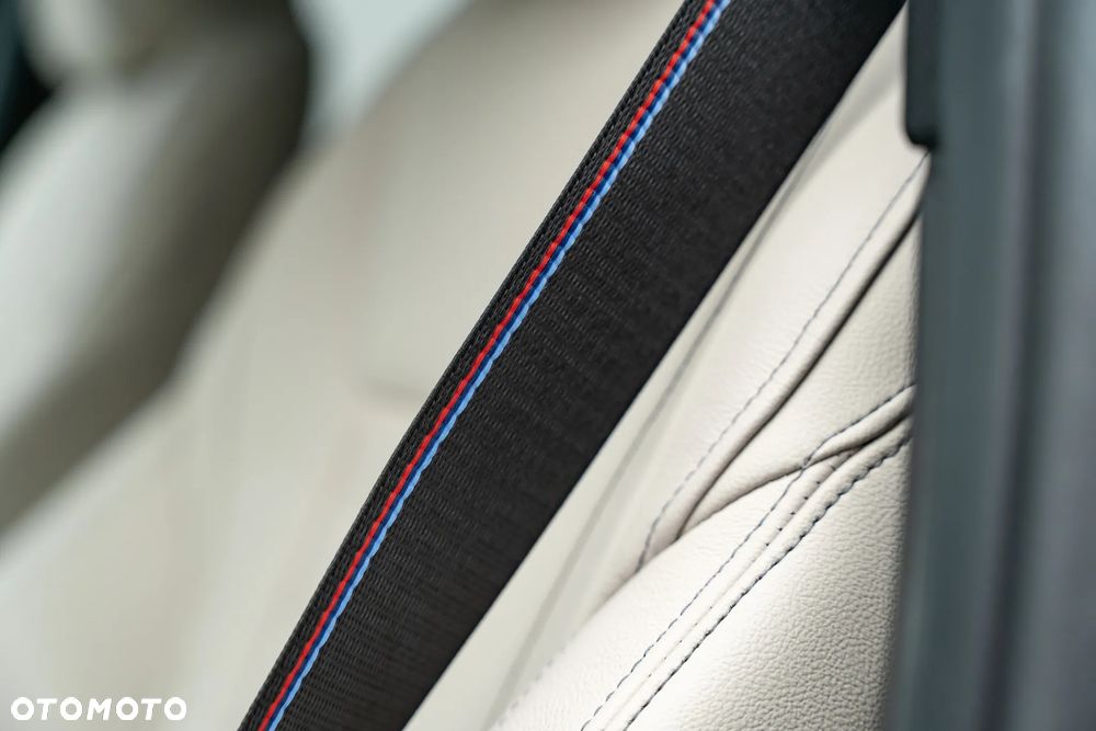 BMW Seria 3 330i xDrive M Sport - 26