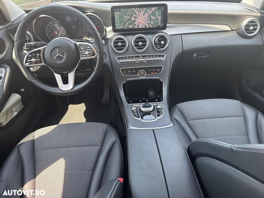 Mercedes-Benz C - 12