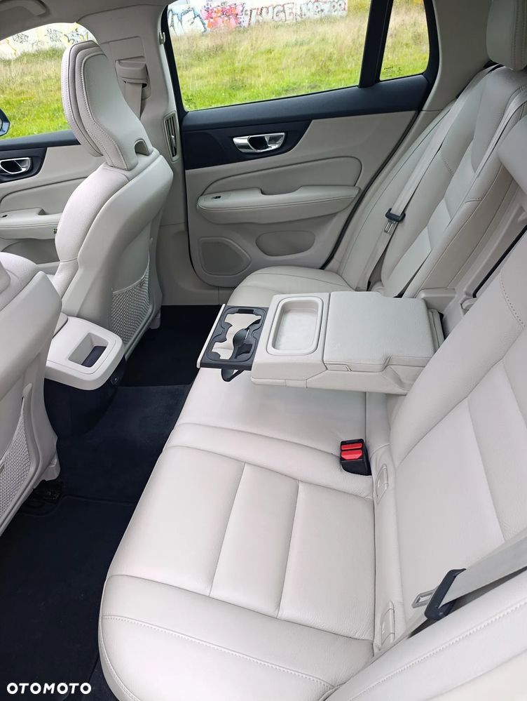 Volvo V60 Cross Country - 25