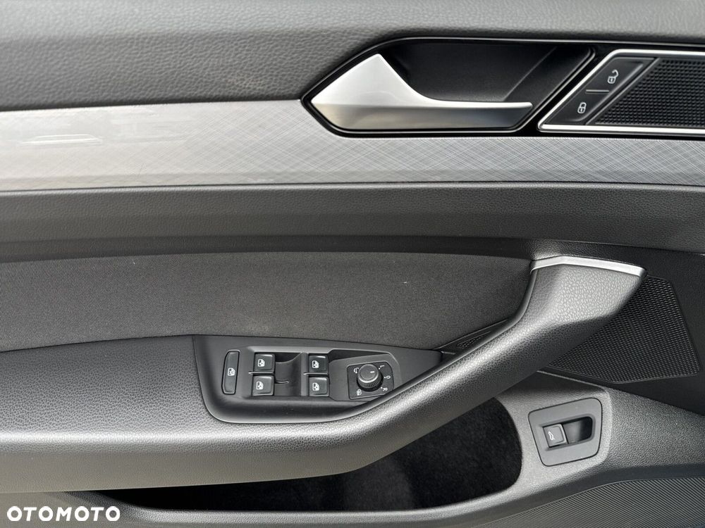 Volkswagen Passat Variant 2.0 TDI EVO Business DSG - 18