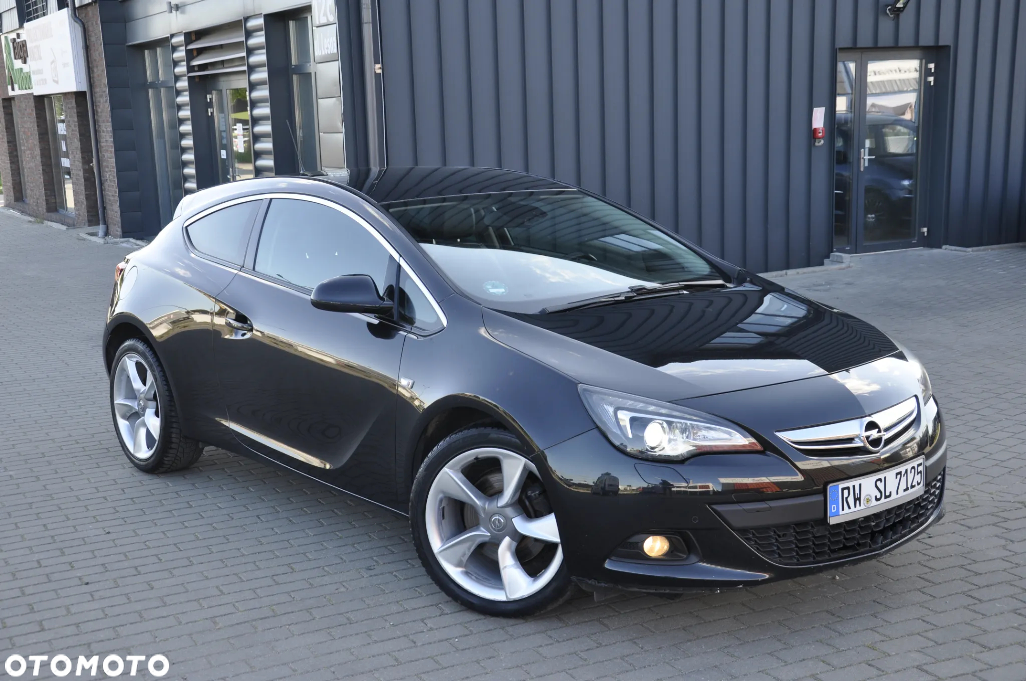 Opel Astra IV GTC 1.6 T Sport - 19