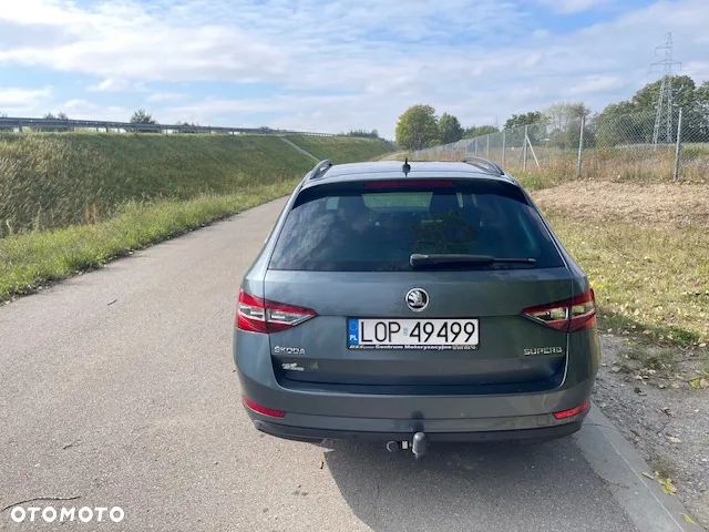 Skoda Superb Combi 2.0 TDI DSG Ambition - 7