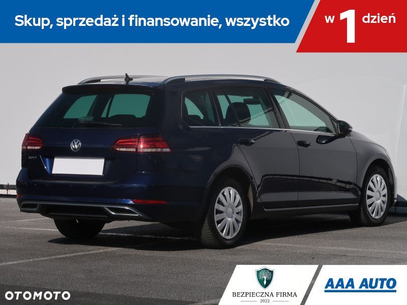 Volkswagen Golf - 6