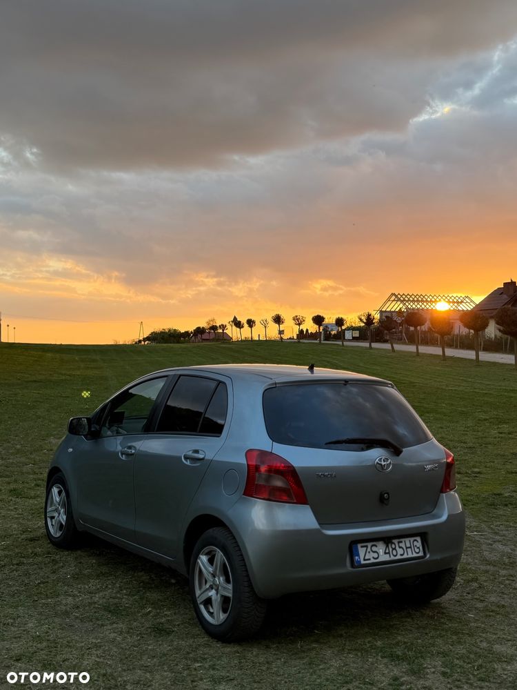 Toyota Yaris 1.3 Sol - 12