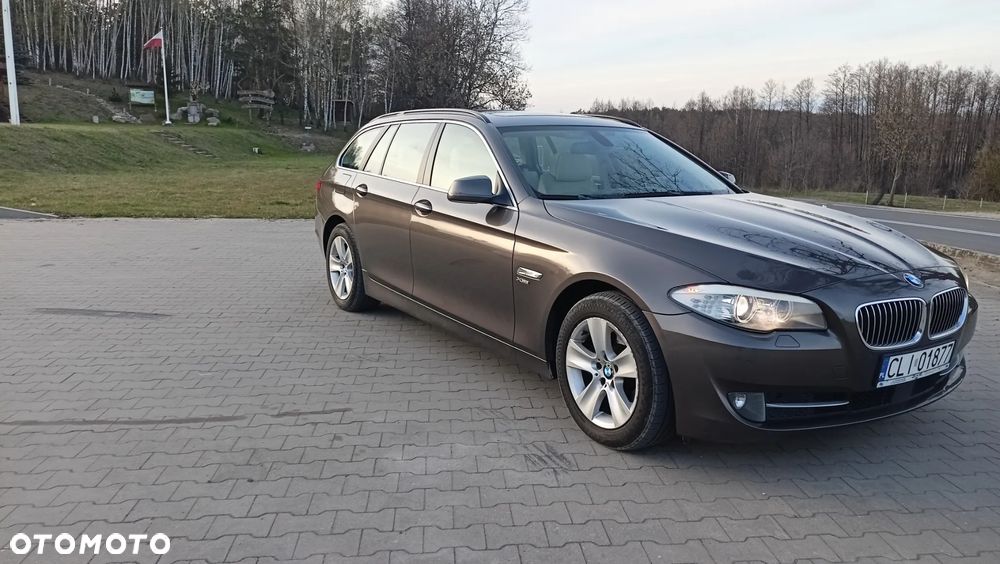 BMW Seria 5 525d xDrive Luxury Line - 11