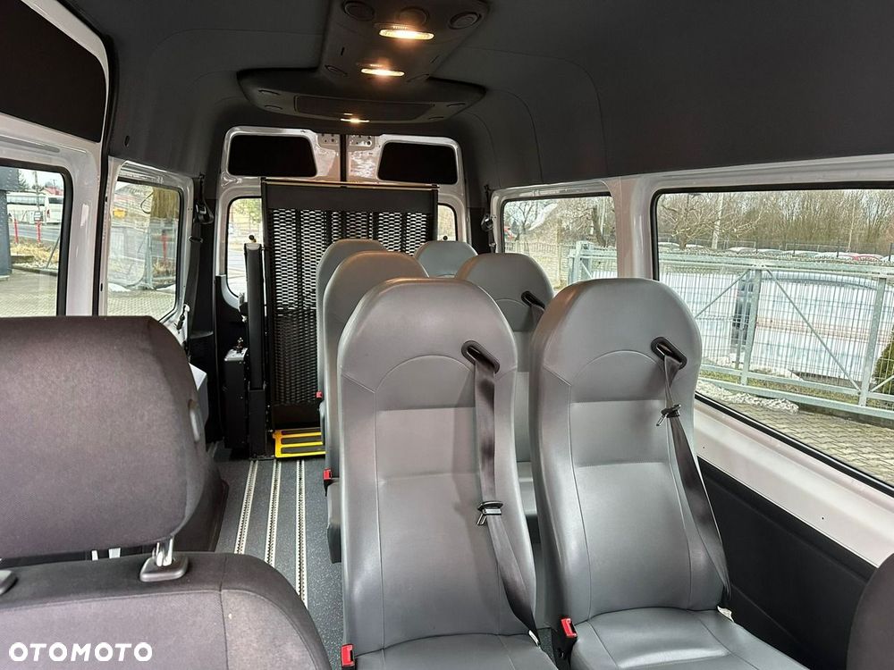 Mercedes-Benz Sprinter - 16