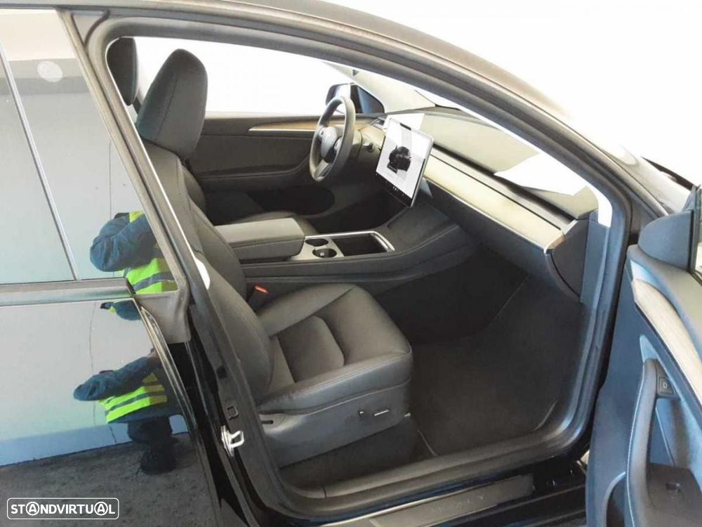 Tesla Model Y Long Range Dual Motor AWD - 5