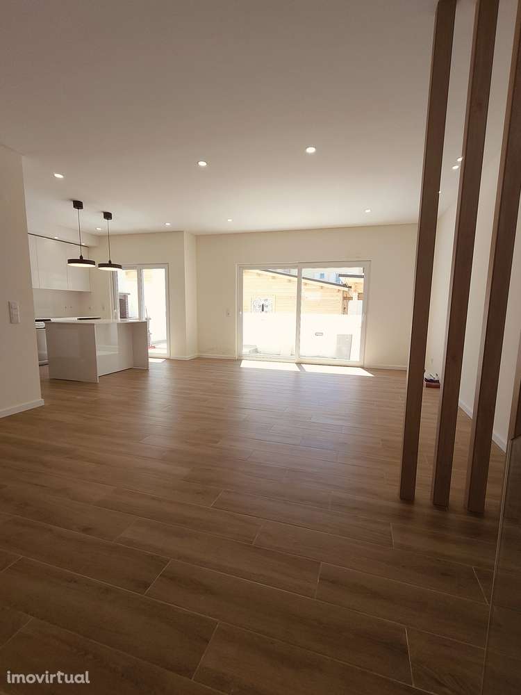 Oferta 1% do Valor de aquisição - Moradia T3 com 2 Suítes - Grande imagem: 5/51