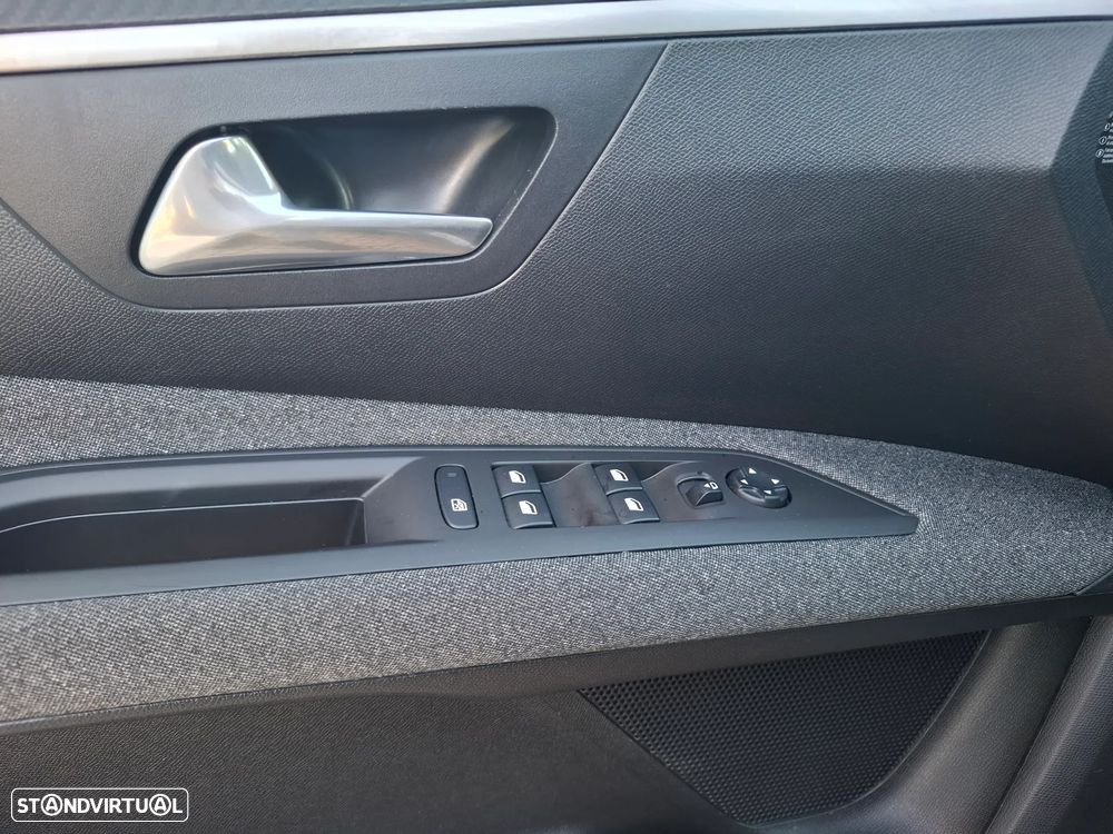 Peugeot 3008 PureTech 130 Stop & Start GPF EAT8 Active Business-Pack - 23