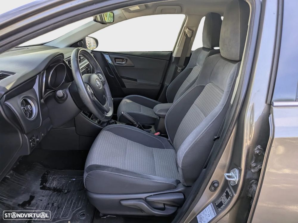 Toyota Auris 1.4 D-4D Comfort+Pack Techno - 4