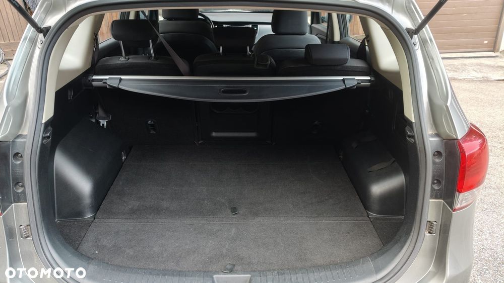 Kia Carens 1.7 CRDi M - 11