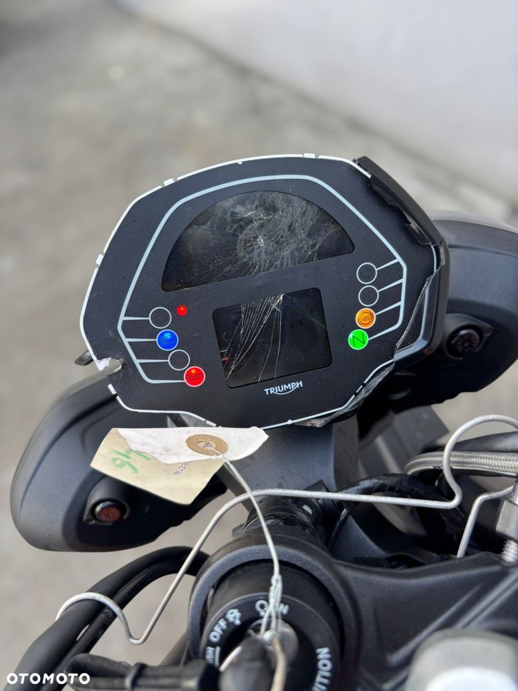 Triumph Street Triple - 10