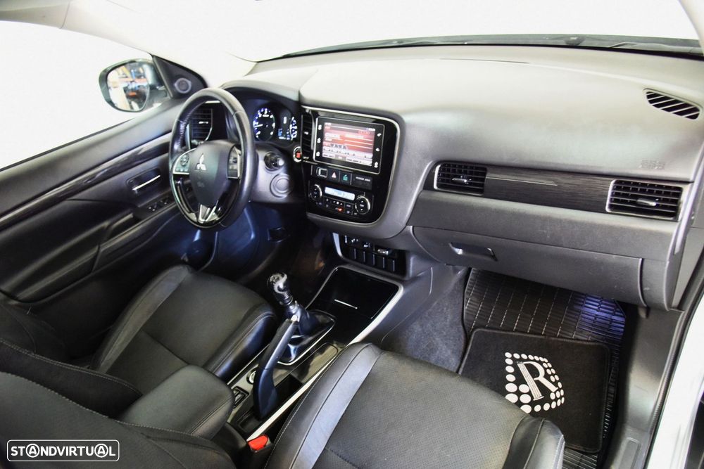 Mitsubishi Outlander 2.2 DI-D Intense - 29