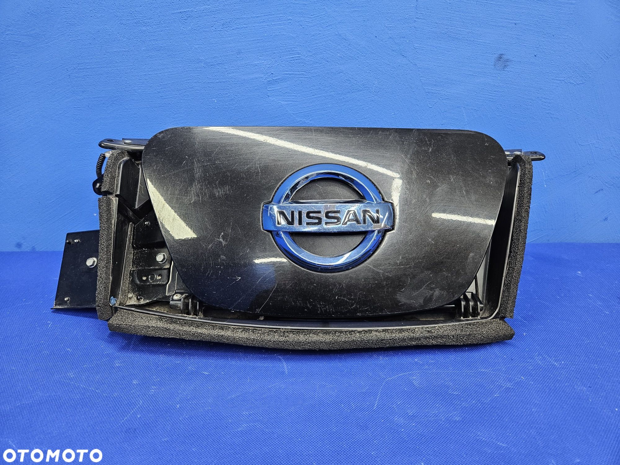 OBUDOWA portu ładowania NISSAN LEAF I stelaż klapka zaślepka oryginał - 1