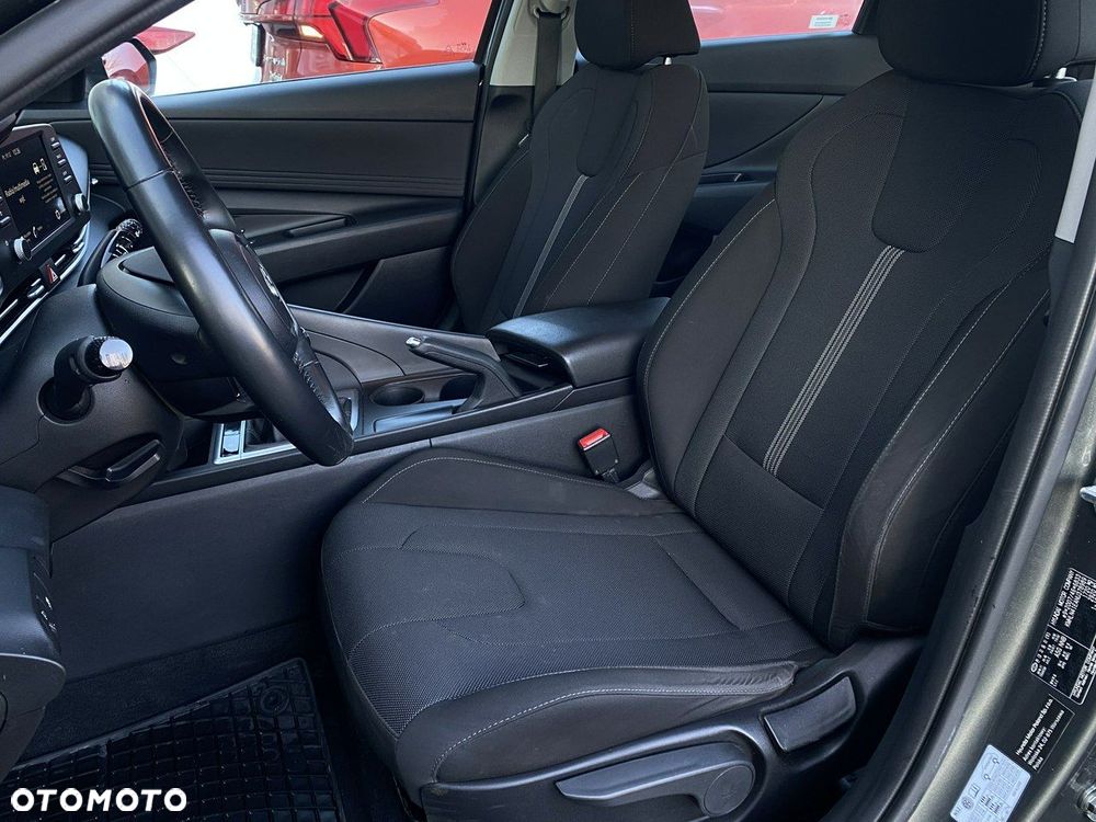 Hyundai Elantra - 29