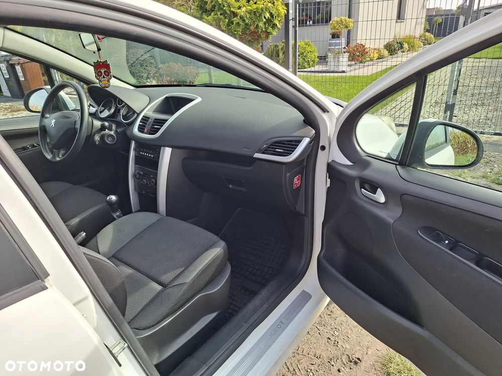 Peugeot 207 - 13