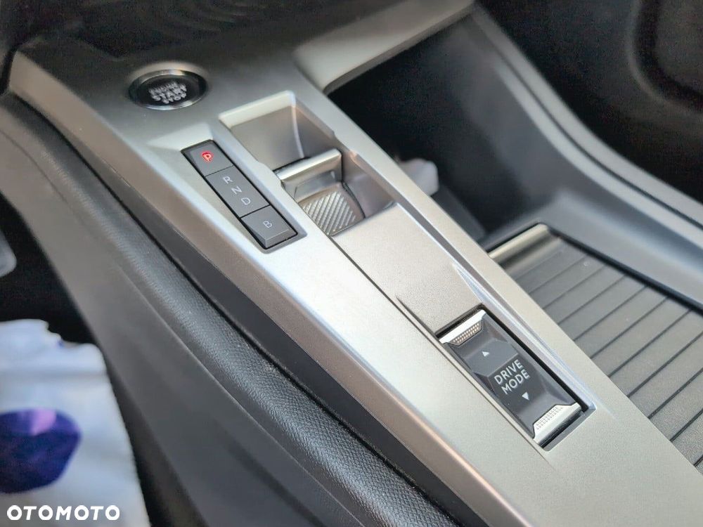 Peugeot 308 1.6 Hybrid PHEV Allure EAT8 - 22