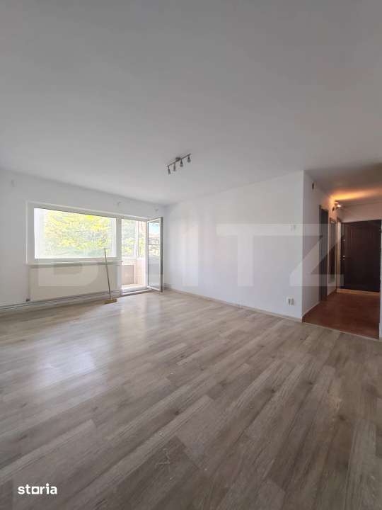 Apartament spatios, 4 camere, 2 bai, 2 balcoane,etaj intermediar,zona — fotografia 1
