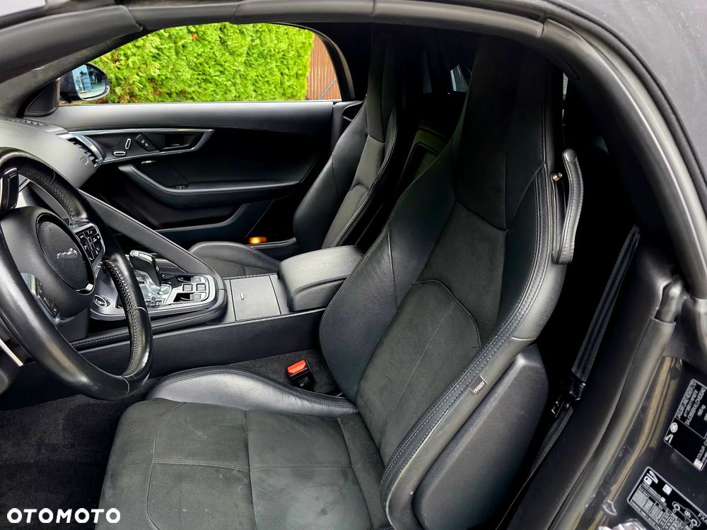 Jaguar F-Type P300 R-Dynamic - 33