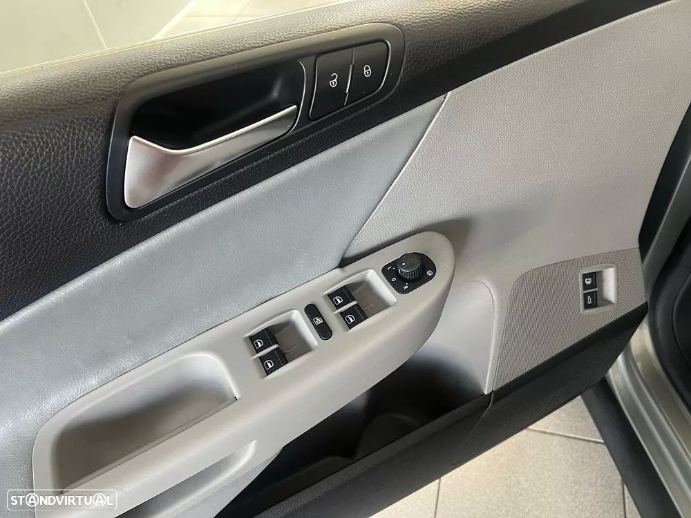 VW Passat Variant 2.0 TDi Confortline - 15