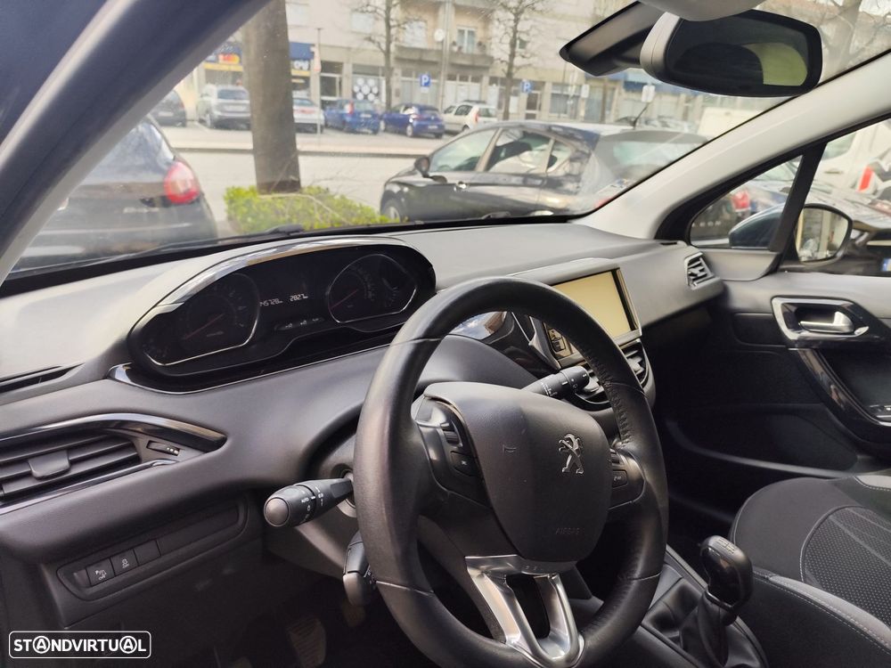 Peugeot 208 1.2 PureTech Active - 17