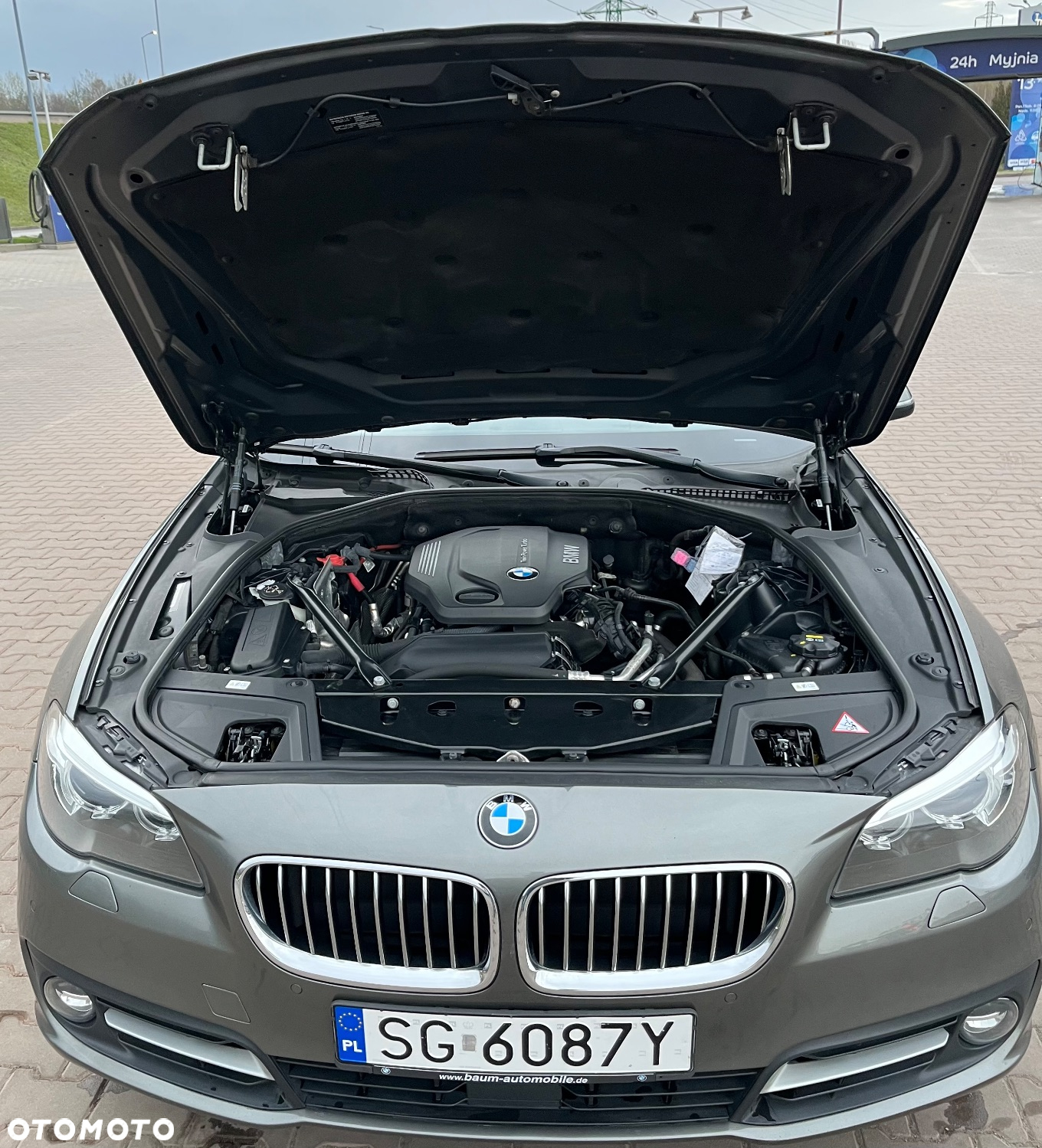 BMW Seria 5 518d Sport Line - 32