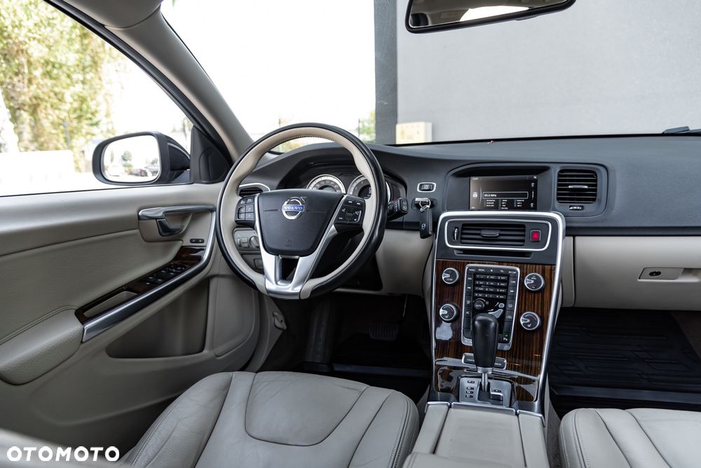 Volvo V60 T6 AWD Geartronic Summum - 25