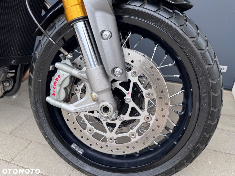 Triumph Thruxton - 12