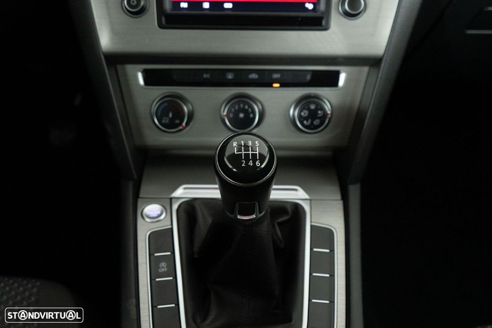 VW Passat Variant 1.6 TDI Confortline - 22