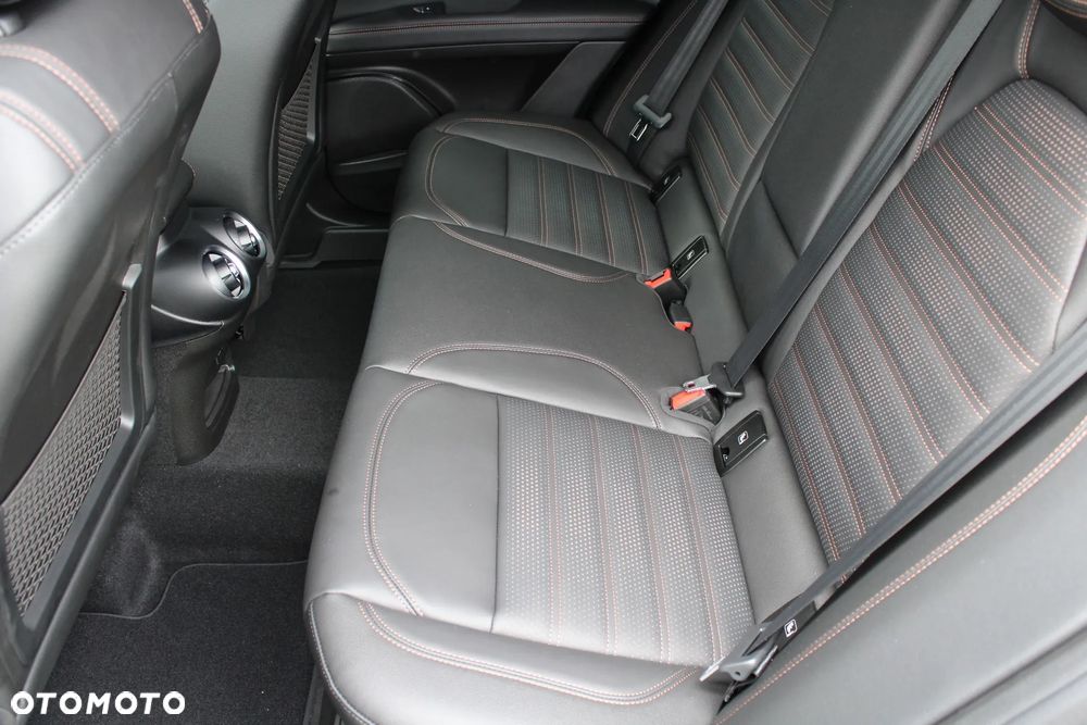 Alfa Romeo Stelvio 2.0 Turbo Intensa Q4 - 14