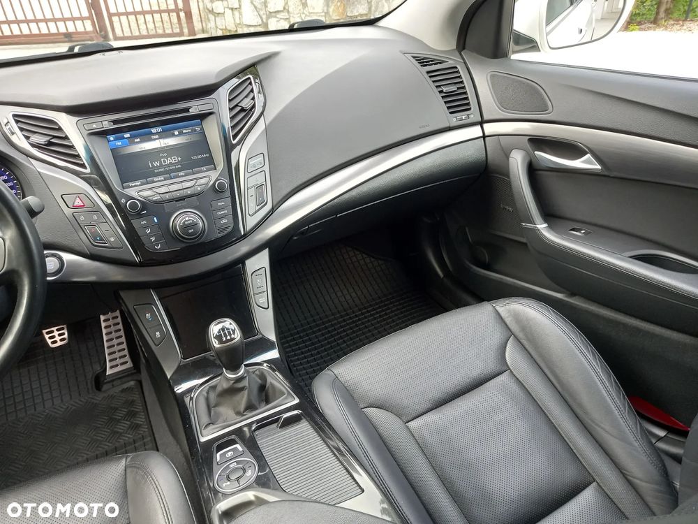 Hyundai i40 Kombi 2.0 Premium - 22