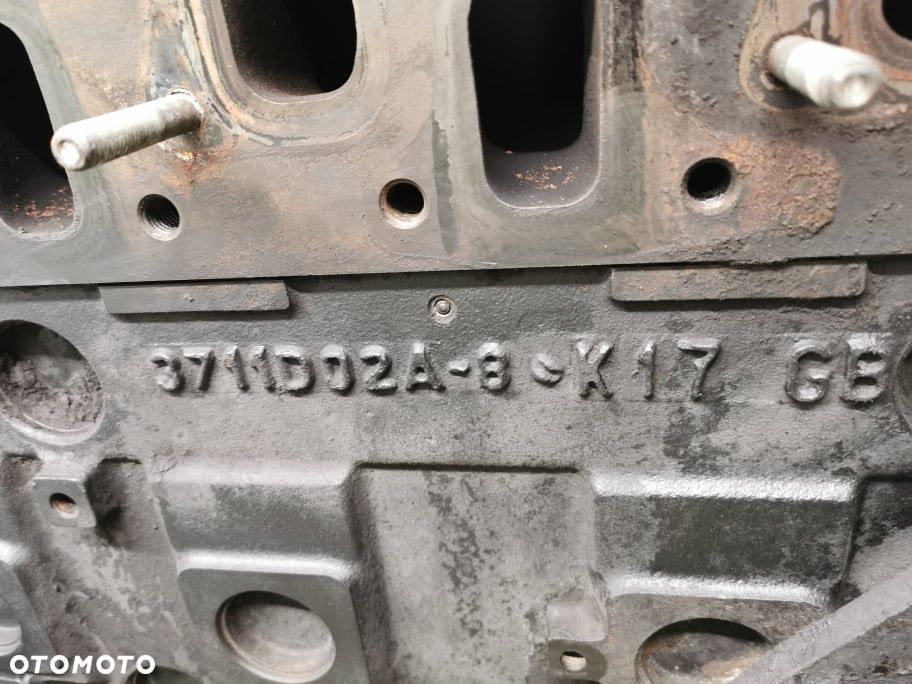 Manitou MLA 628 {Dół silnika Perkins AM} - 8