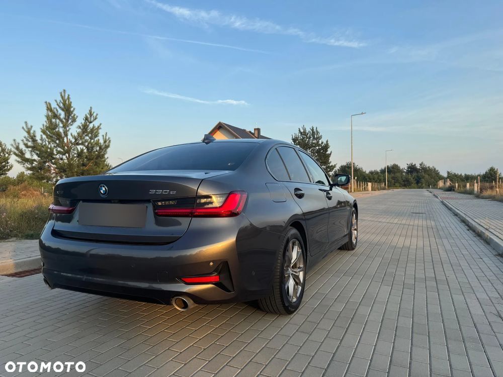 BMW Seria 3 330e Sport Line - 4