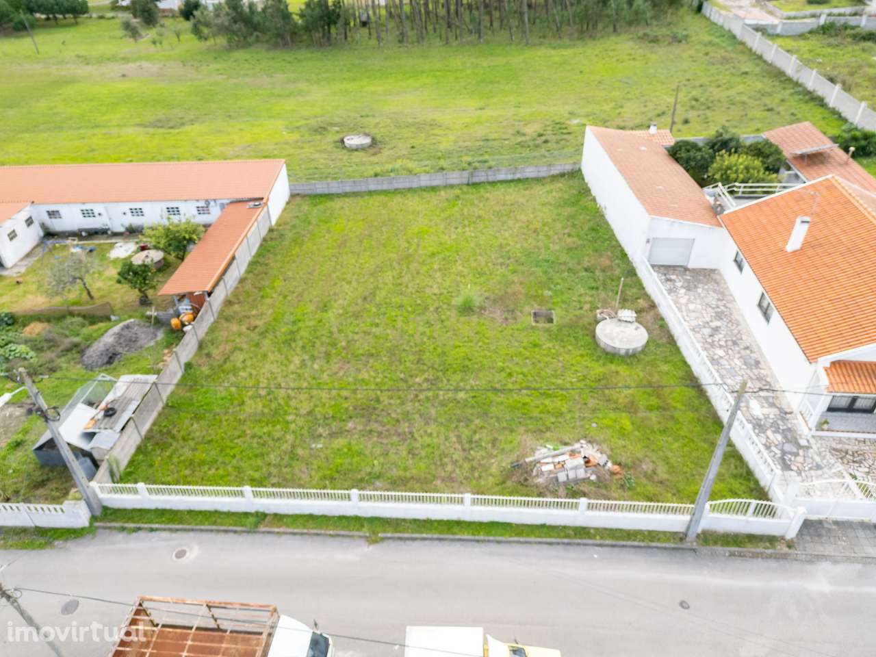 Terreno de 786 m2 para construção todo murado - Grande imagem: 2/13