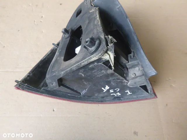 LAMPA PRAWY TYŁ PRAWA TYLNA W BŁOTNIK CITROEN C5 I LIFT SEDAN 04-08 - 12